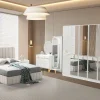 Modern renk kombinasyonuna sahip Abant yatak odası takımı; aynalı gardırop, dikey hatlı yatak başlığı ve kemer aynalı şifonyer ile şık oda yerleşimi.