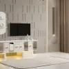 Setra yemek odası takımı ile uyumlu beyaz TV ünitesi, geometrik kapak detayları ve şık dekoratif duvar rafı.